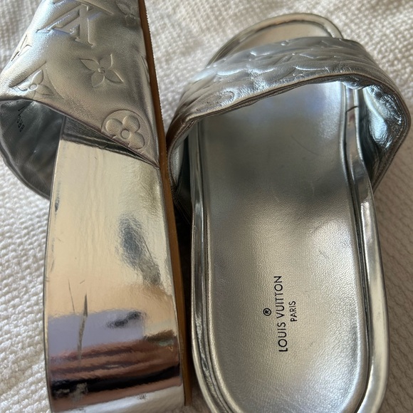 Louis Vuitton Silver Metallic Slide Sandals Size 40 gently used! Few scratches! - Picture 2 of 8